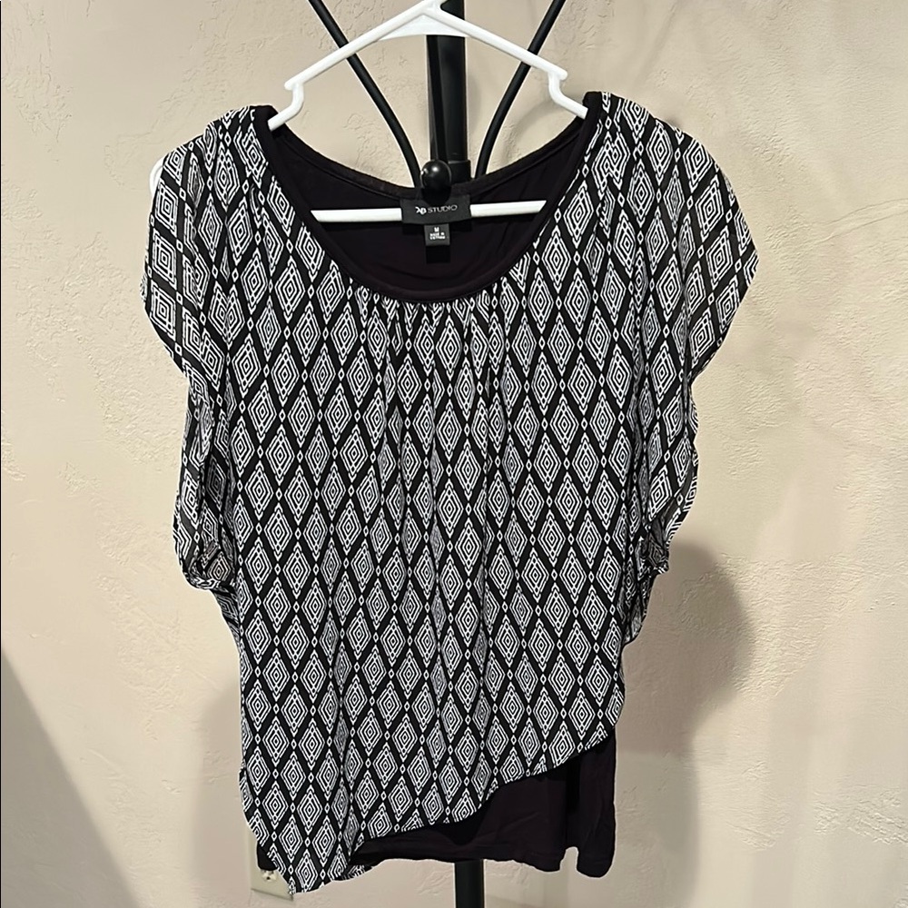 Black and White Geometric Women's Top